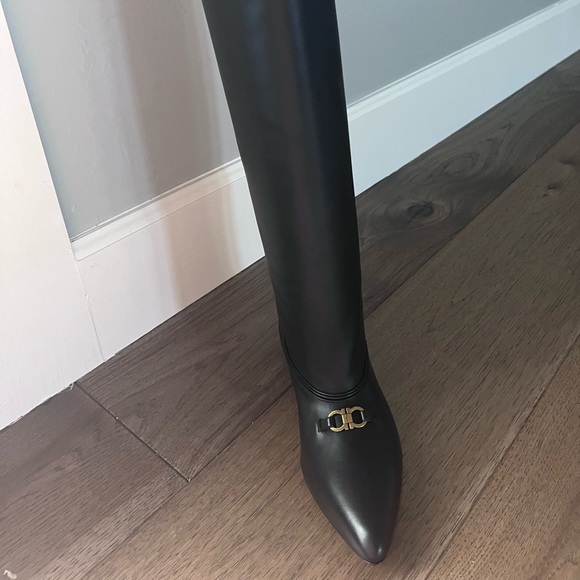 Gorgeous, brand new GIFTABLE boots, size 5.5 - Picture 5 of 6